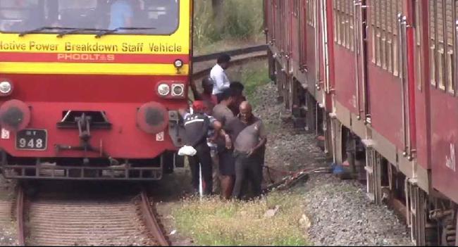 දුම්රියක් කොටුව සහ මරදාන අතරදී පීලිපනී